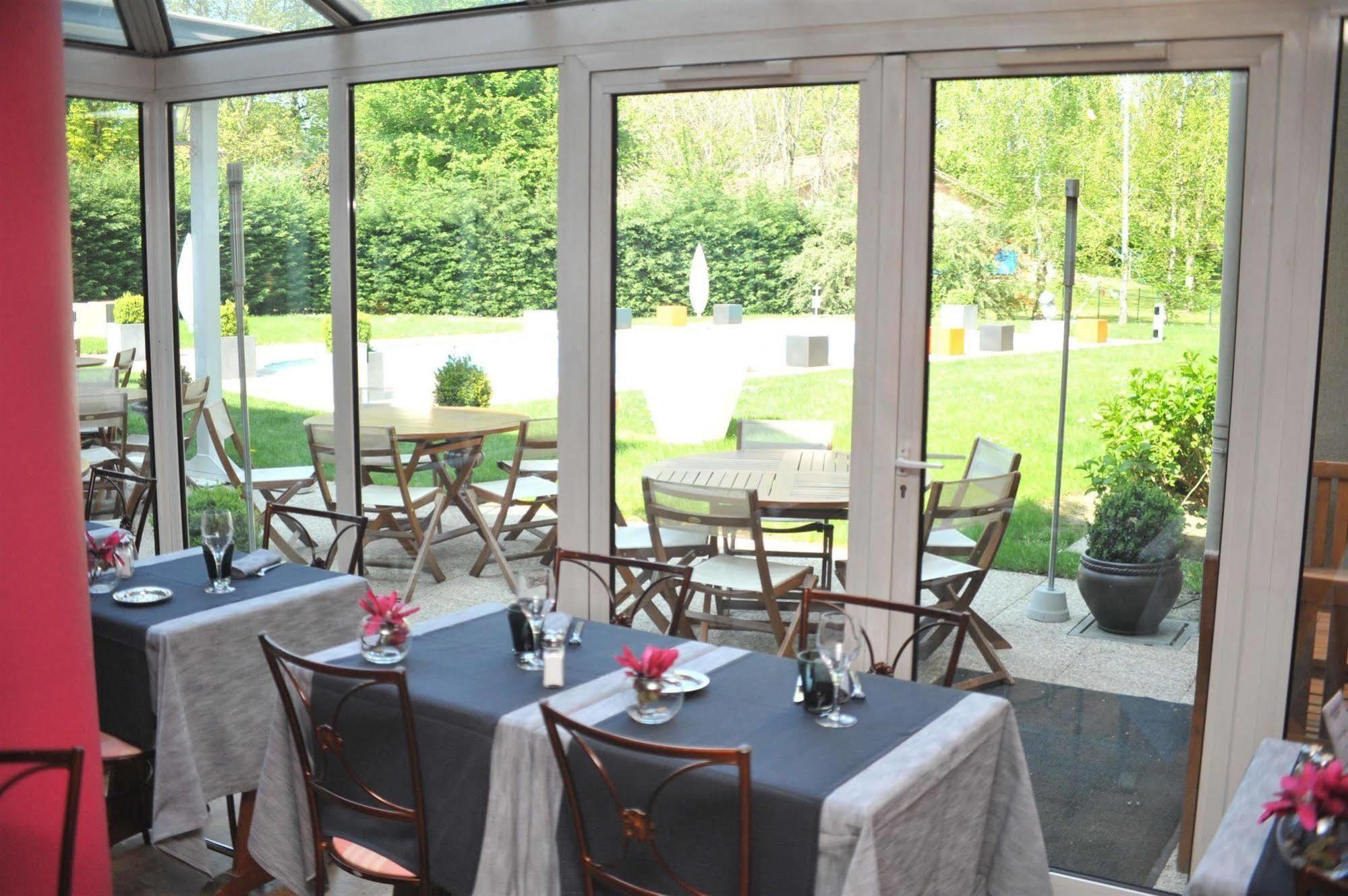 Hotel Full Colors Craponne Restaurant bilde